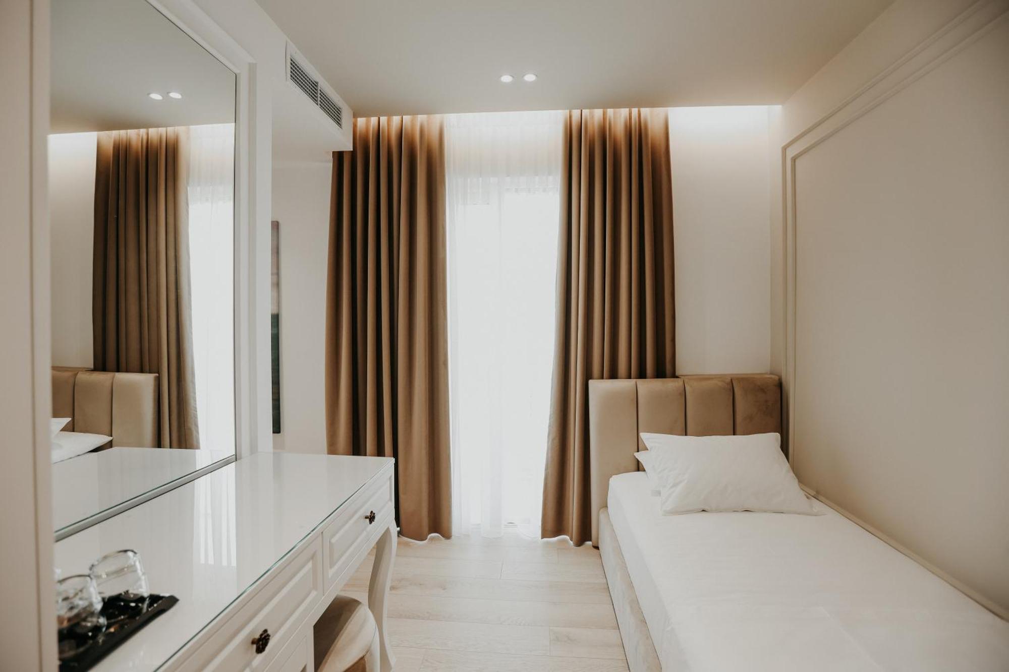 Seaside Hotel Vlore Exterior photo